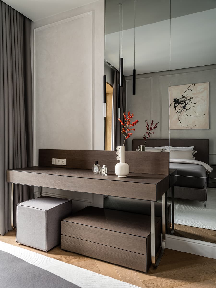 Парадный интерьер большой квартиры с арочными окнами — проект Натальи и Антона Петровых