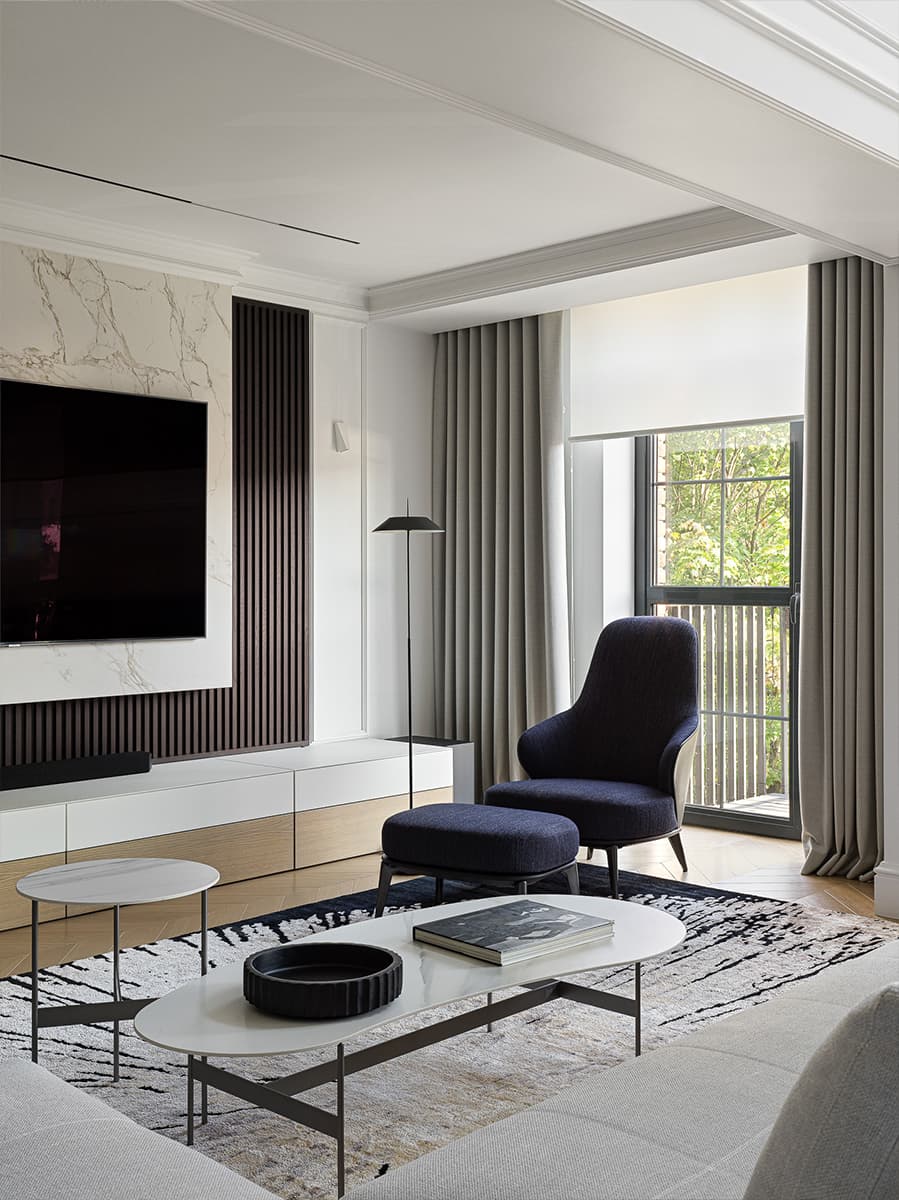 Элегантный интерьер семейных апартаментов в здании бывшей московской фабрики — проект Studio 25