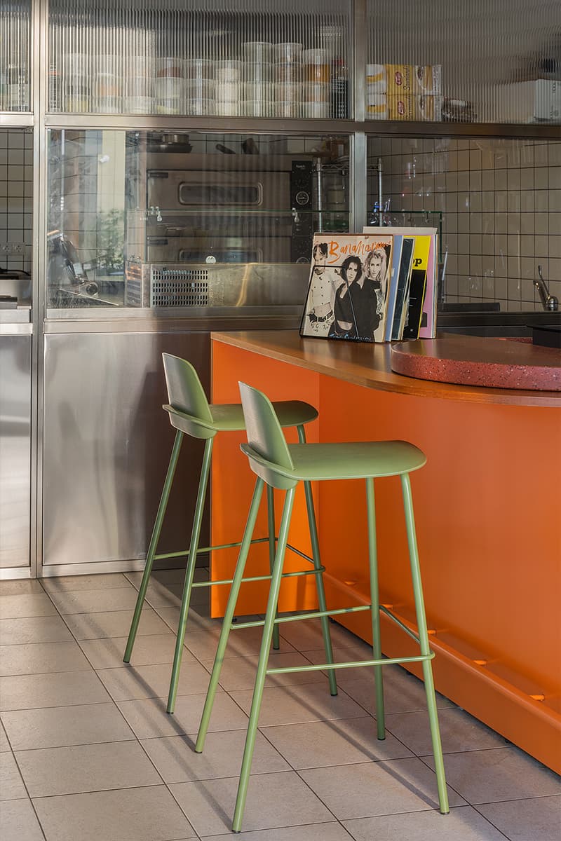 Атмосфера итальянской пиццерии и отсылки к ретро в интерьере бистро в Санкт-Петербурге — проект MODGI Group