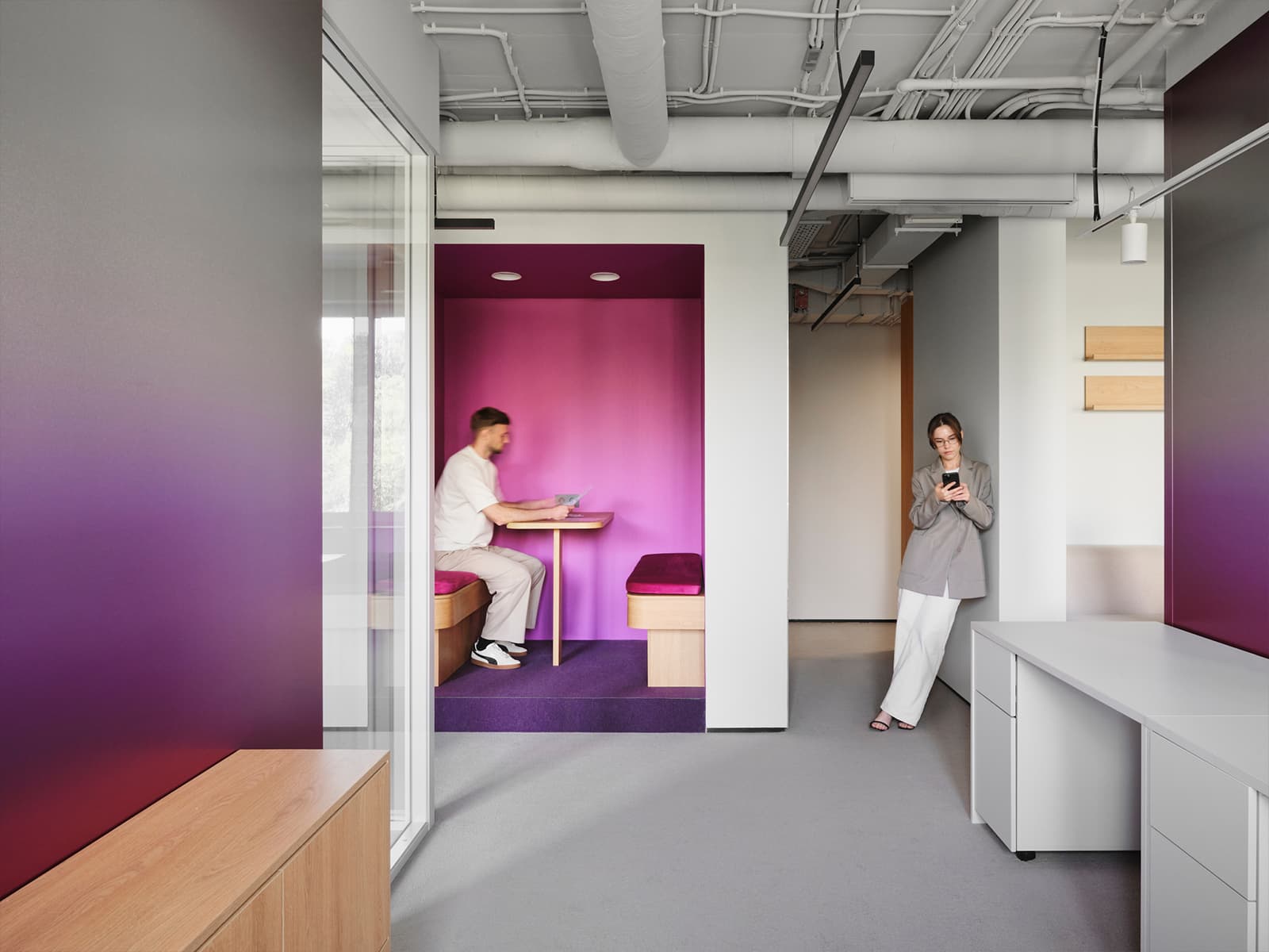 Офисная «коммуна» для девелопера: сталь, градиент и динамический свет – проект студии KIDZ