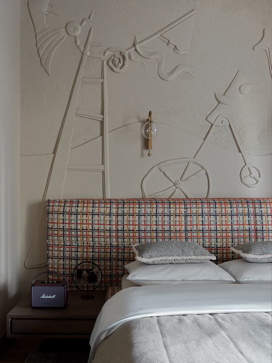 Плавные узоры мрамора и сланца в интерьере семейной квартиры — проект Анастасии Марченковой