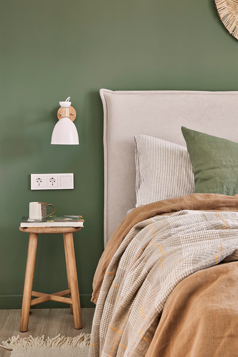 Оттенки солнца и фактуры древесины в интерьере квартиры для продажи — проект Алины Мармыш