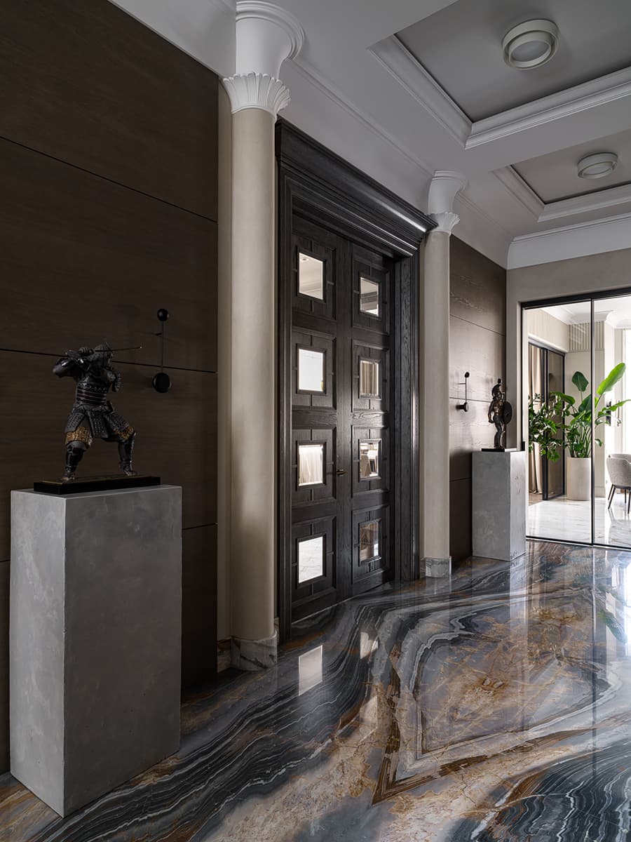 Эмоциональное искусство и обилие мрамора в интерьере респектабельного загородного дома — проект Ирины Марковской