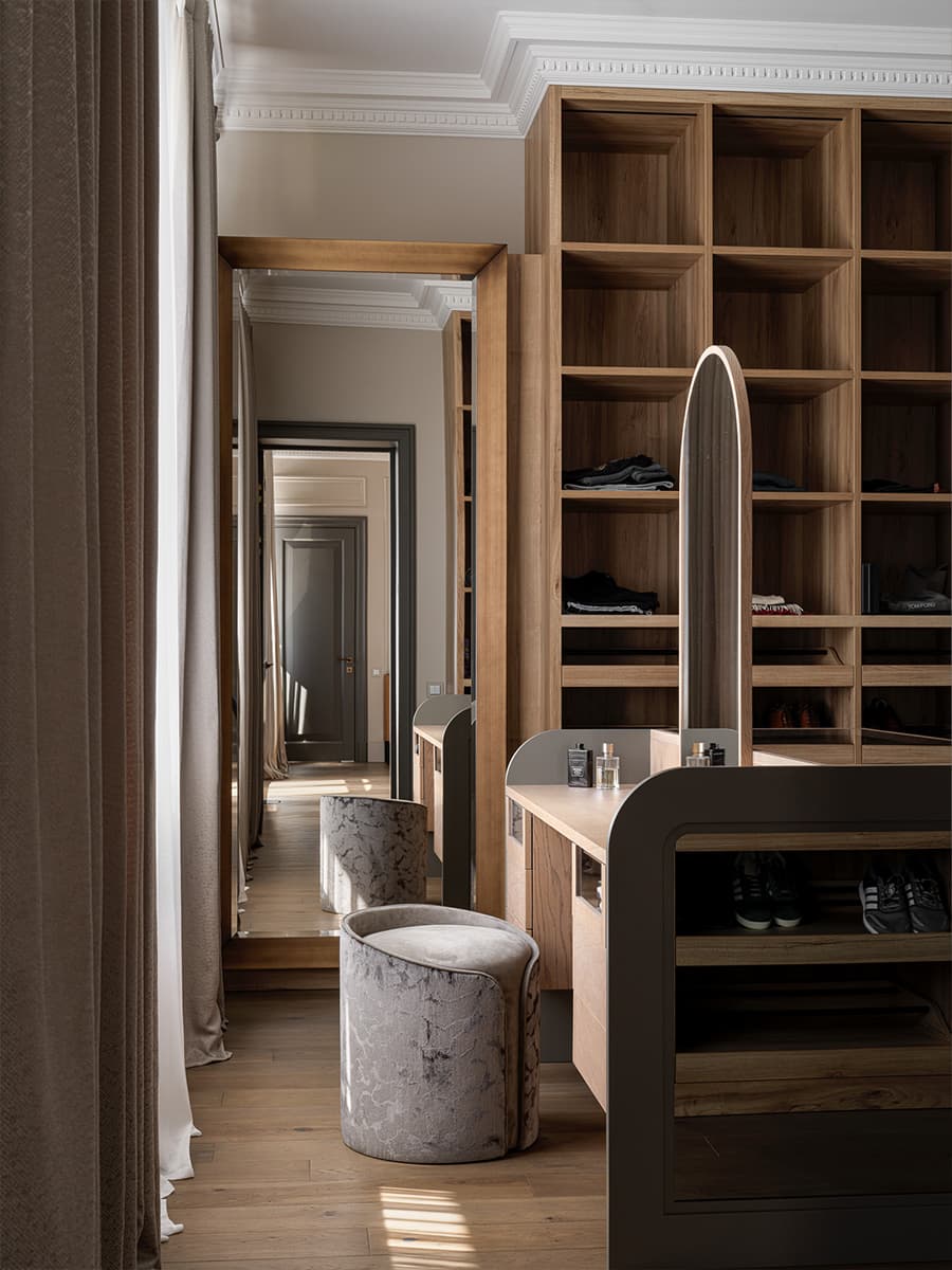 Эмоциональное искусство и обилие мрамора в интерьере респектабельного загородного дома — проект Ирины Марковской