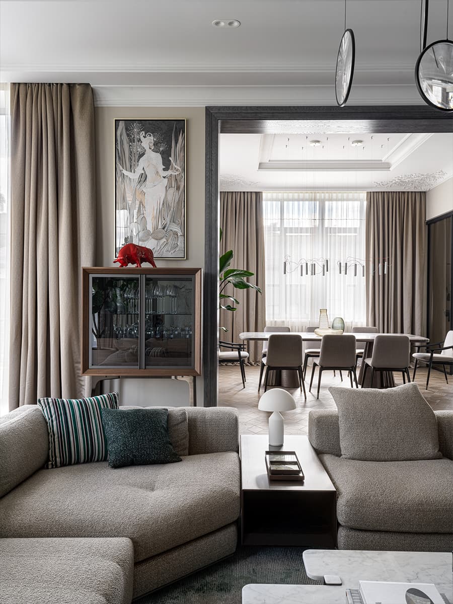 Эмоциональное искусство и обилие мрамора в интерьере респектабельного загородного дома — проект Ирины Марковской