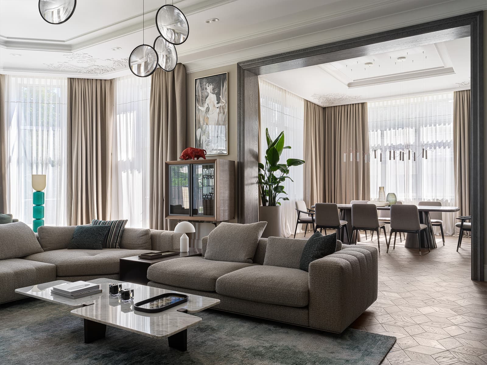 Эмоциональное искусство и обилие мрамора в интерьере респектабельного загородного дома — проект Ирины Марковской