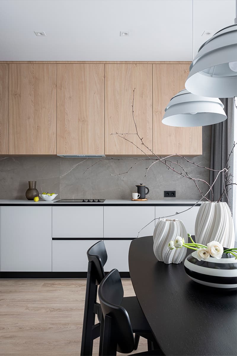 Продуманная авторская мебель в минималистичном жилом интерьере для молодой пары — проект Арт-пространства «Муравей»