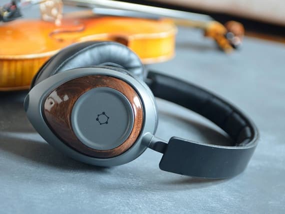 Канадский стартап представляет первые в мире наушники из графена Канадский стартап представляет первые в мире наушники из графена