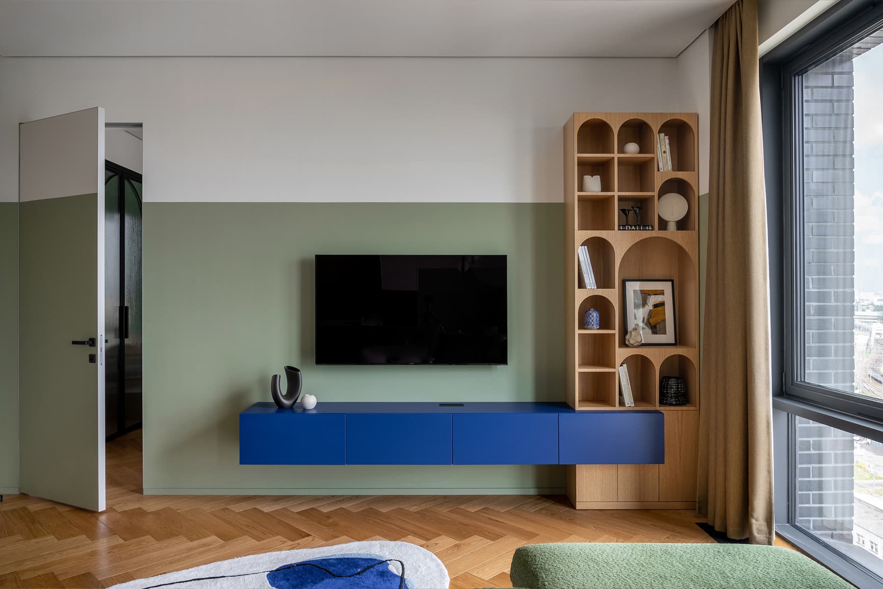 Вдохновленный искусством интерьер с выразительными деталями из дуба — проект Анастасии Акиминой