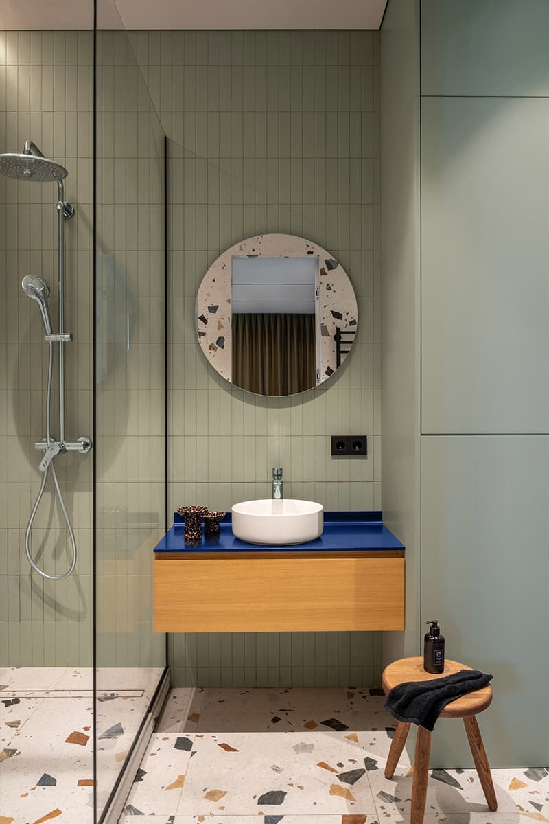 Вдохновленный искусством интерьер с выразительными деталями из дуба — проект Анастасии Акиминой