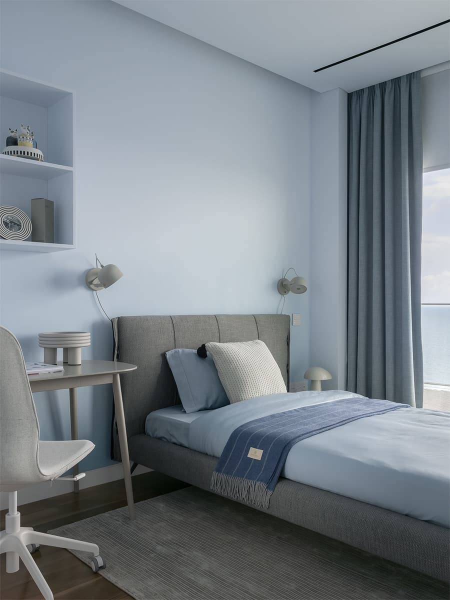 Акцентная стена из рыжей древесины в интерьере квартиры с морским настроением — проект Юлии Очкал и Натальи Ленивцевой