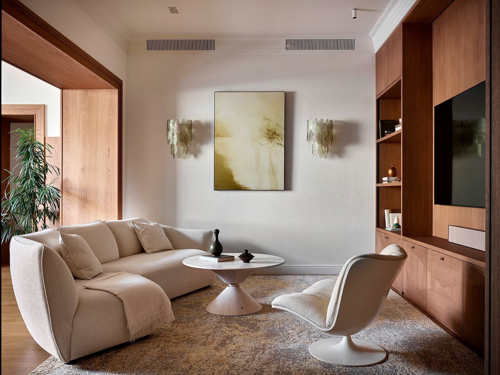 Антикварная мебель и нарядный декор в парадном интерьере квартиры на Арбате — проект Натальи Федотовой