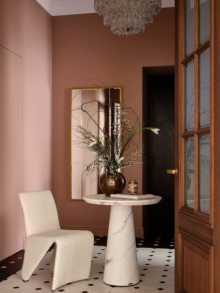 Антикварная мебель и нарядный декор в парадном интерьере квартиры на Арбате — проект Натальи Федотовой