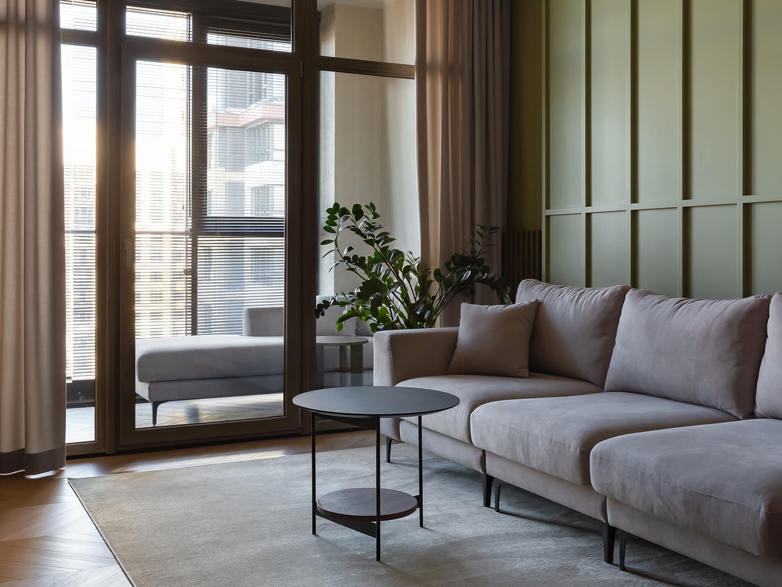 Лиловая кухня и обилие зеленого цвета в интерьере екатеринбургской квартиры — проект Анны Лагутиной