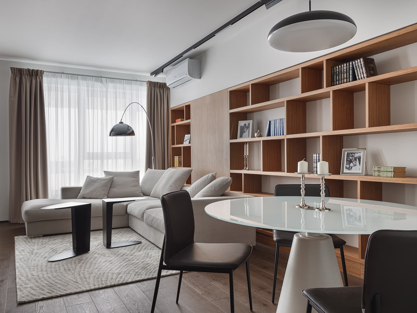 Домашняя библиотека со шкафами из шпона в интерьере казанской квартиры — проект Насибы Бойматовой