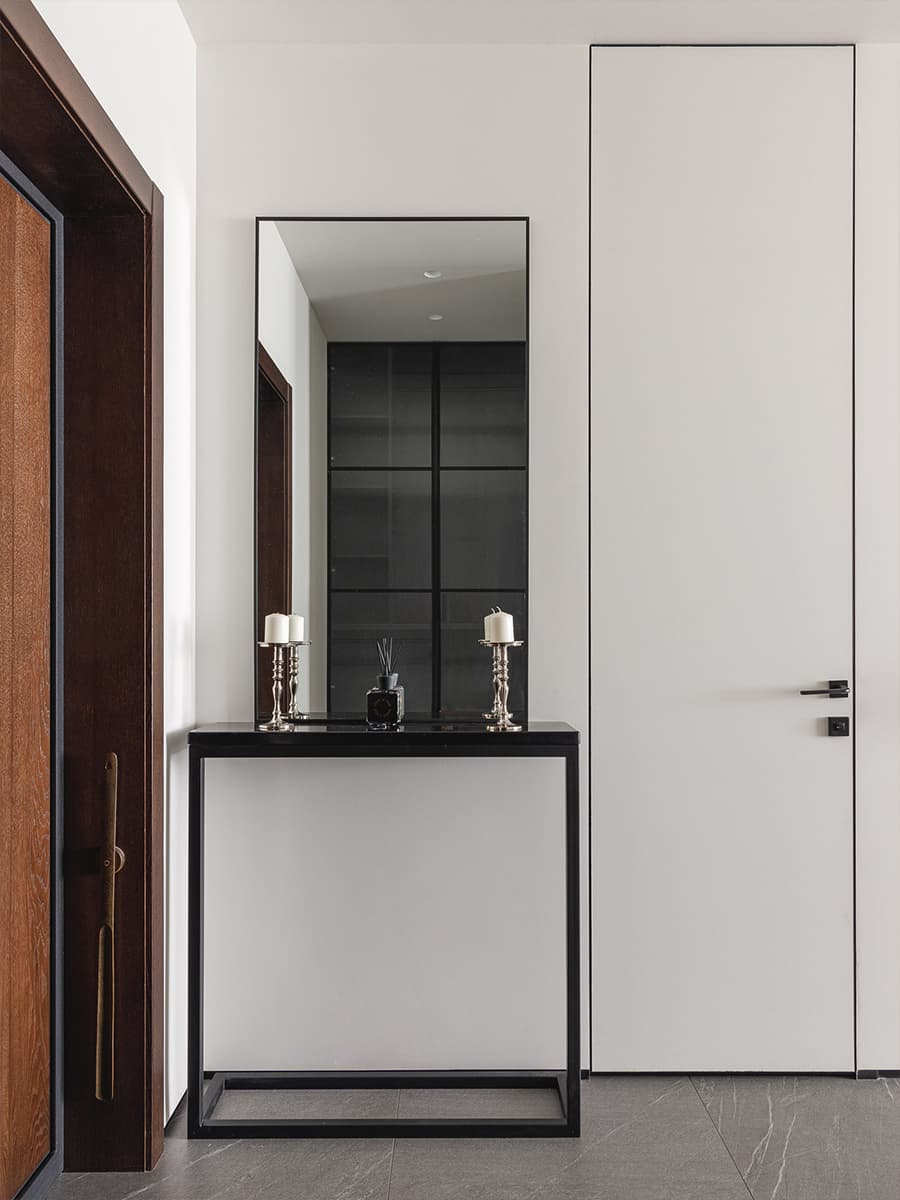 Домашняя библиотека со шкафами из шпона в интерьере казанской квартиры — проект Насибы Бойматовой