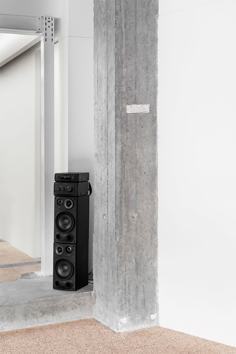 Кухня с диммируемым светом в интерьере камерного бара в Италии — проект Etiam Studio