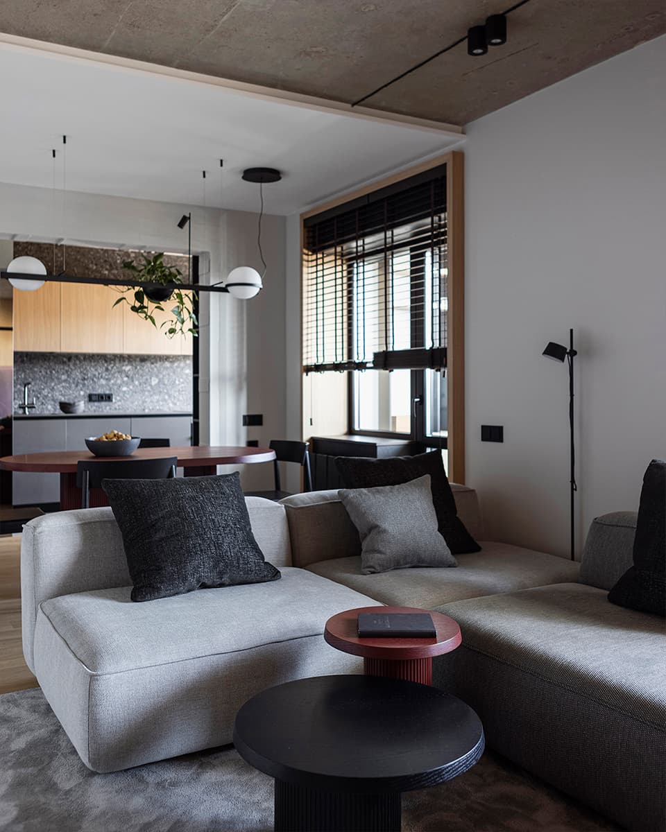 Графичный мужской интерьер квартиры с низкими потолками — проект Игоря и Алёны Скаржевских