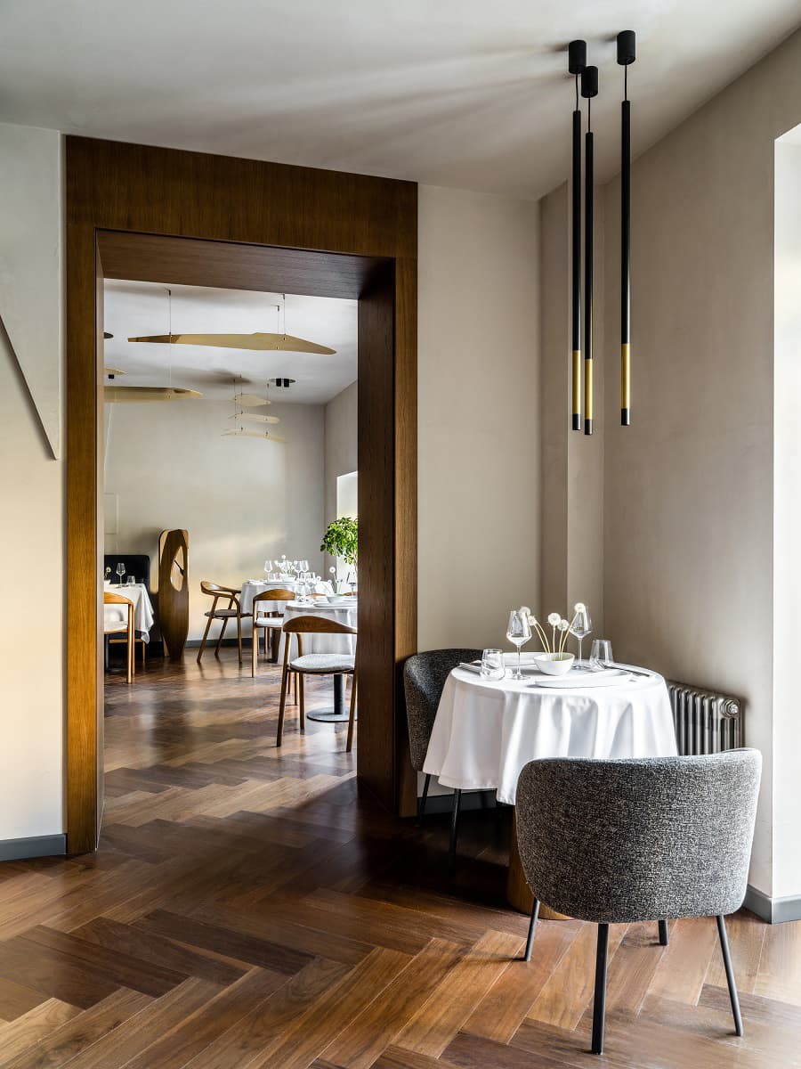 Сдержанный интерьер ресторана с морской тематикой в Ижевске — проект студии интерьера EgoDesign