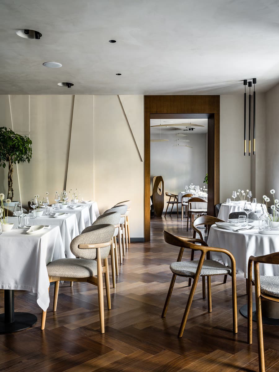 Сдержанный интерьер ресторана с морской тематикой в Ижевске — проект студии интерьера EgoDesign