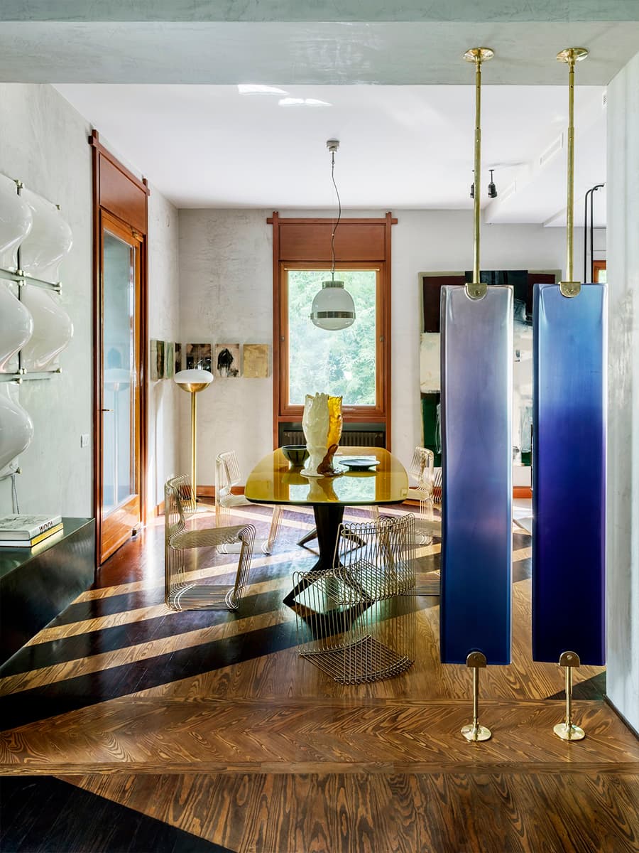 Эпоксидная смола, литое стекло и металл в интерьере дома-мастерской — проект дизайн-студии Draga & Aurel