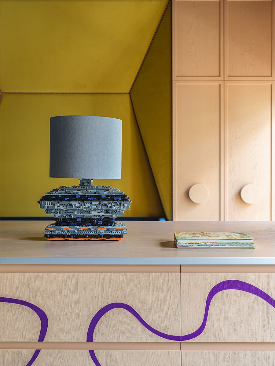 Эклектичный интерьер шоурума мебельной компании — проект студии Quatrobase