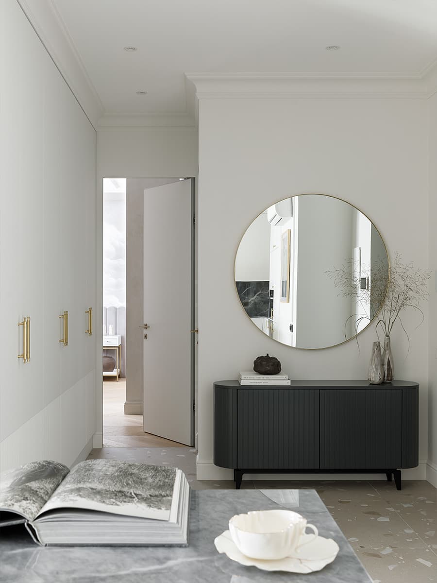 Чувство дома: легкий интерьер семейной петербургской квартиры для временного проживания — проект Юлии Бабинцевой