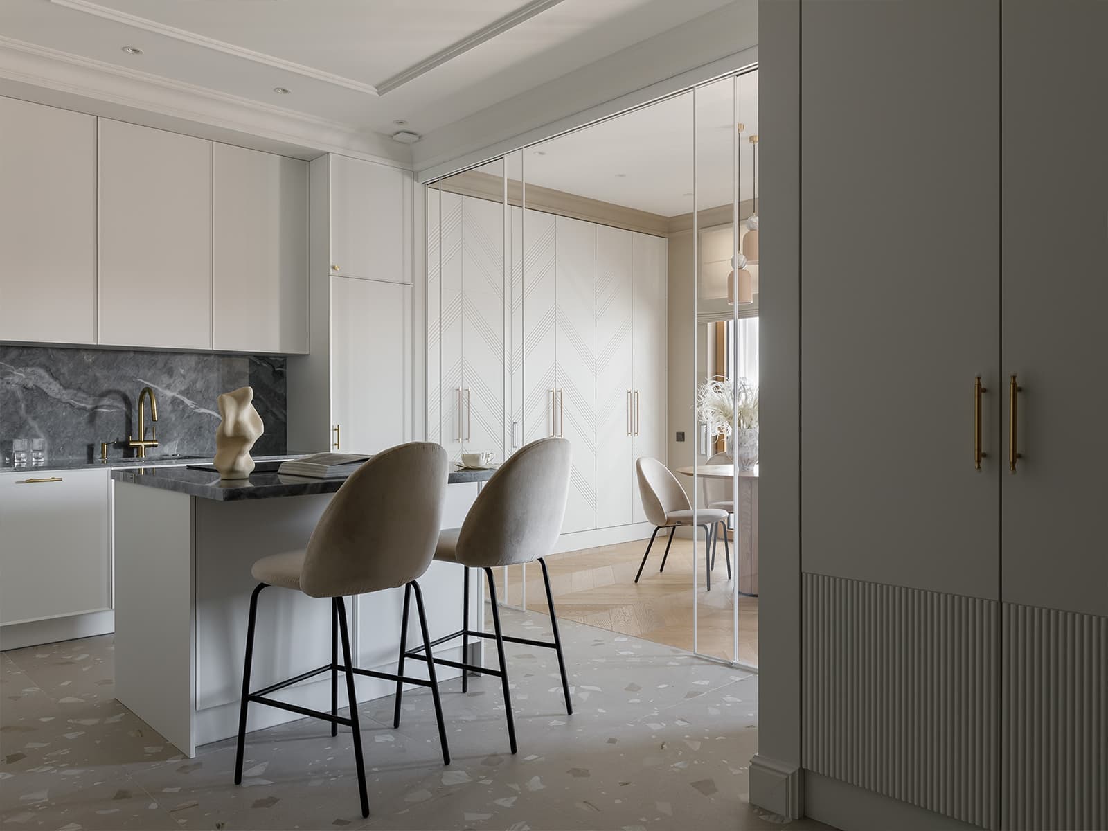 Чувство дома: легкий интерьер семейной петербургской квартиры для временного проживания — проект Юлии Бабинцевой