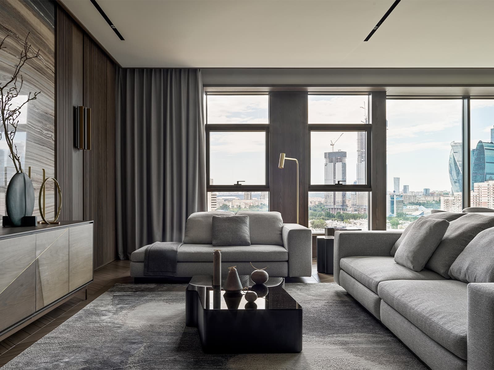 Элегантная геометрия, латунь и итальянская мебель в интерьере квартиры на Пресне — проект Studio 25