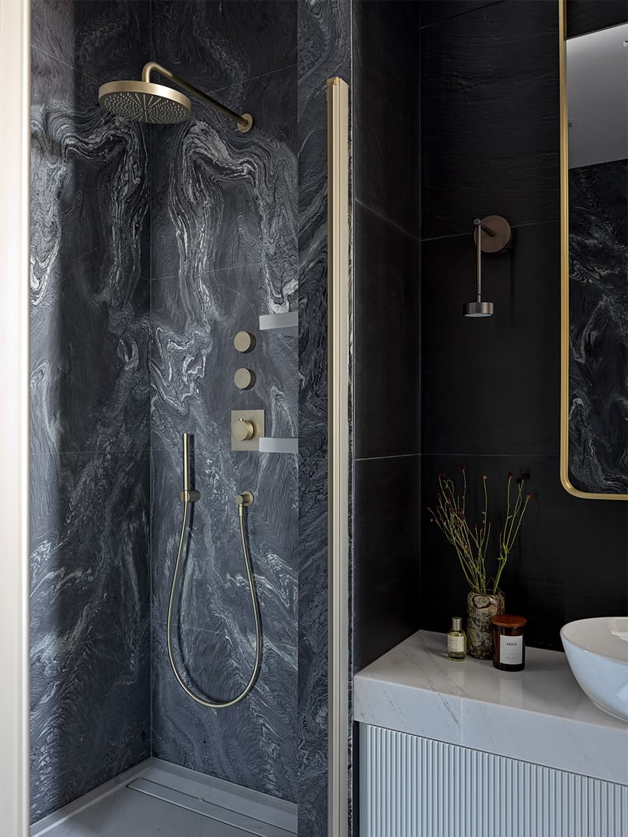 Элегантная геометрия, латунь и итальянская мебель в интерьере квартиры на Пресне — проект Studio 25