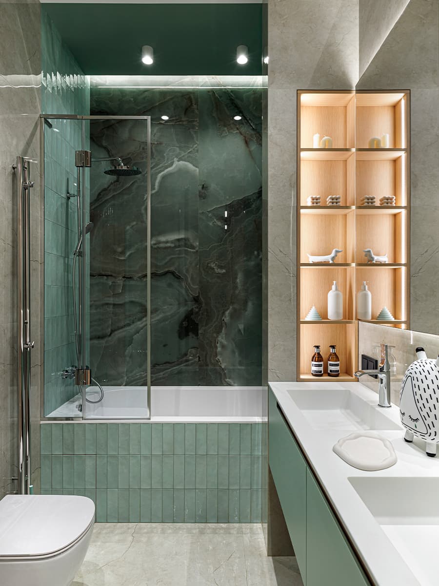 Эффектный природный камень в интерьере квартиры с тремя спальнями — проект Евгении Папушиной