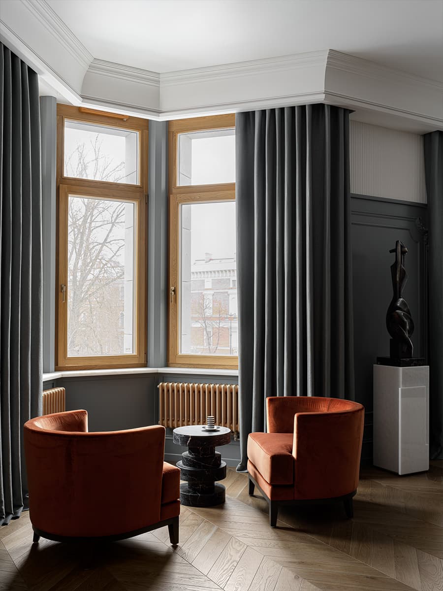 Эклектичный интерьер просторной квартиры на набережной реки Мойки — проект Анны Зуевой