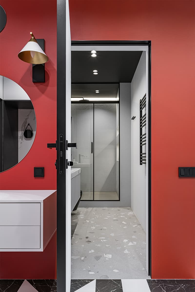 Отсылки к Баухаусу и смелые красные акценты в интерьере екатеринбургской квартиры — проект Анны Самариной