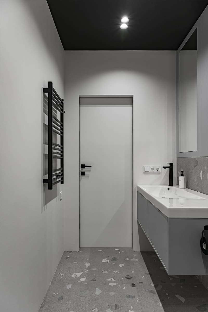 Отсылки к Баухаусу и смелые красные акценты в интерьере екатеринбургской квартиры — проект Анны Самариной