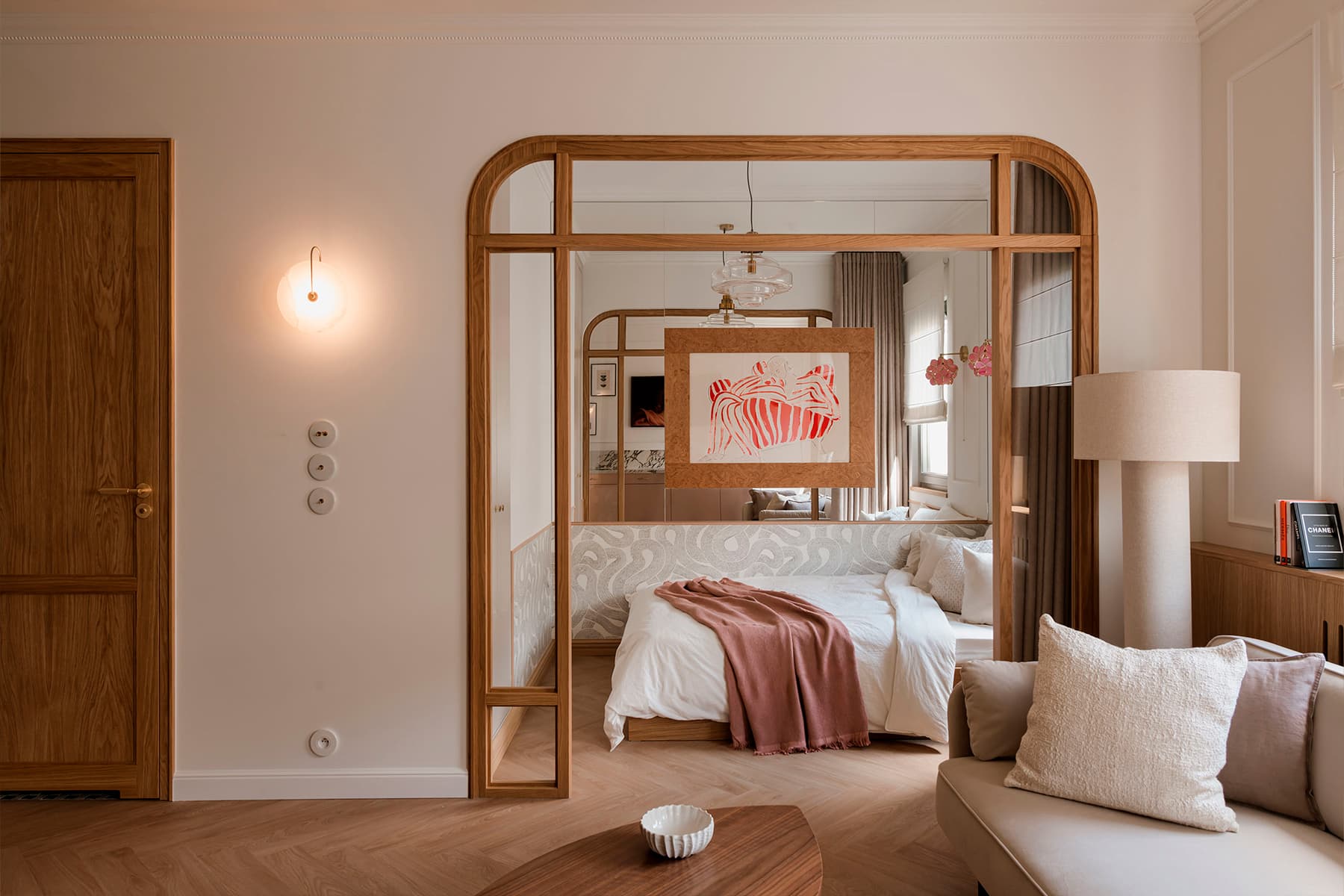 Элегантная эклектика в интерьере маленькой квартиры-студии — проект FURORA Studio