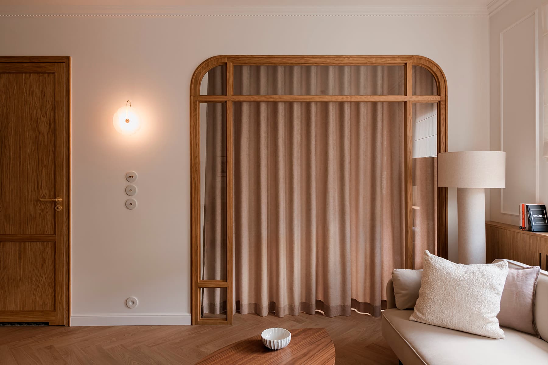 Элегантная эклектика в интерьере маленькой квартиры-студии — проект FURORA Studio