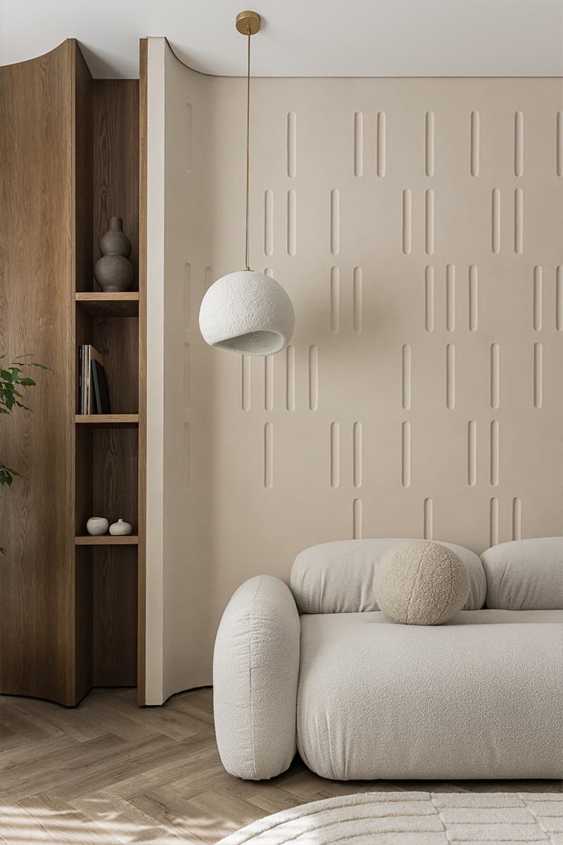 Ротанг, керамика и локальное искусство в интерьере квартиры для молодой пары из Екатеринбурга — проект бюро KM Design