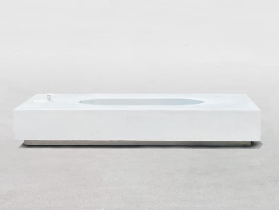 Французский дизайнер превратил городскую скамью в освежающий оазис Французский дизайнер превратил городскую скамью в освежающий оазис