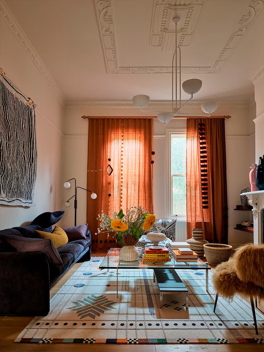 Восточные краски и орнаменты в интерьере дома для семьи с особенностями восприятия цвета — проект YSG Studio