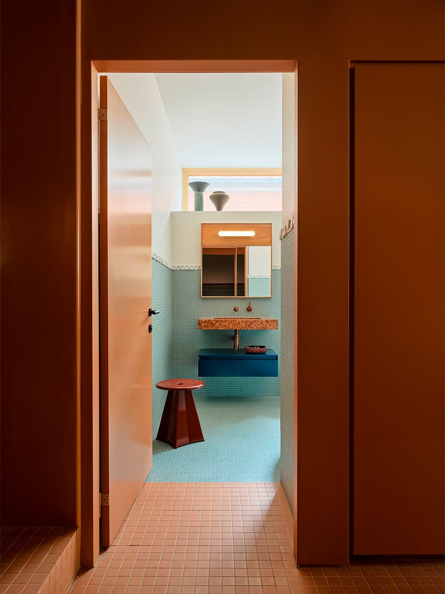 Восточные краски и орнаменты в интерьере дома для семьи с особенностями восприятия цвета — проект YSG Studio