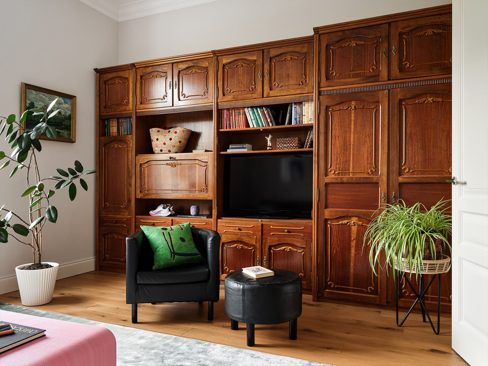 Эклектичный интерьер квартиры в сталинке с «винтажным» характером — проект Ольги Цуриковой