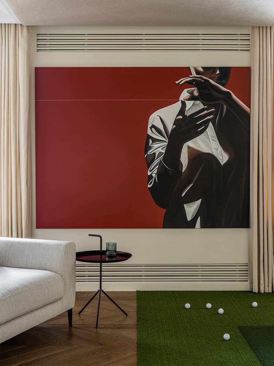 Элегантность классических деталей, бильярдная и гольф-симулятор в роскошном офисном пространстве — проект архитектурного бюро ARXY