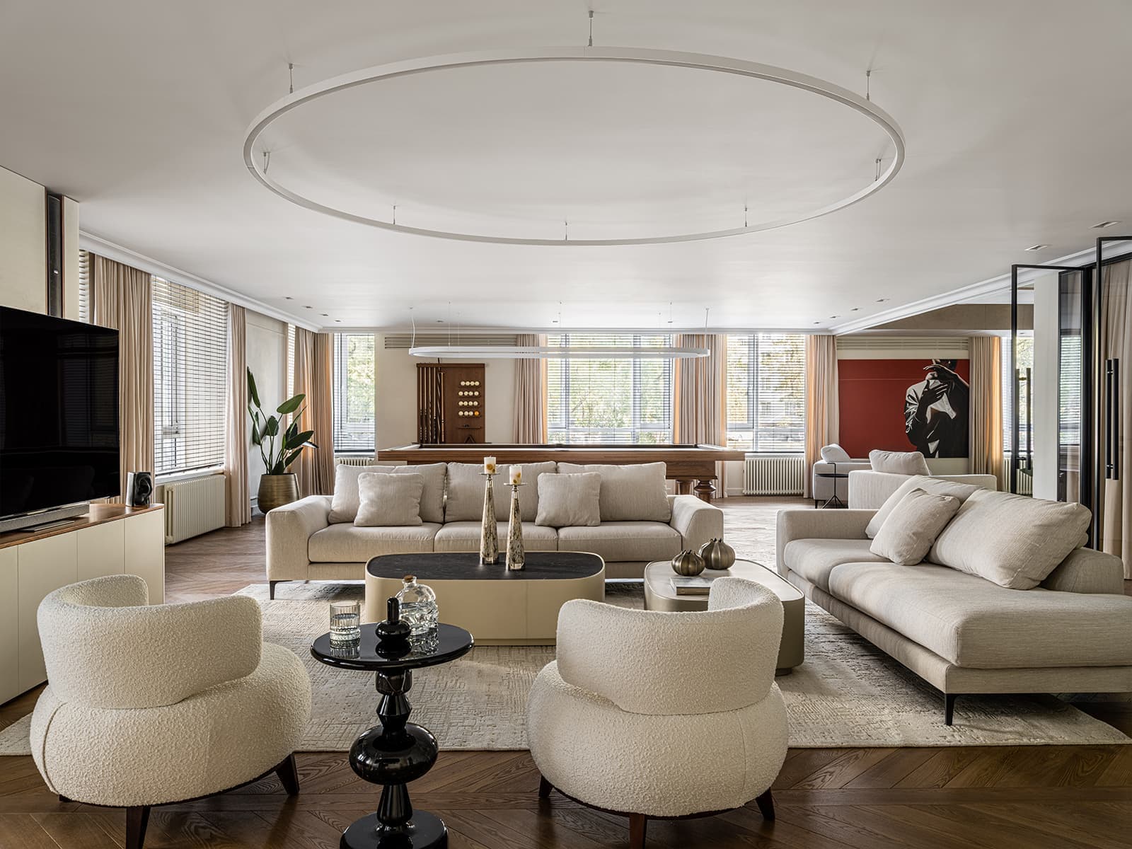 Элегантность классических деталей, бильярдная и гольф-симулятор в роскошном офисном пространстве — проект архитектурного бюро ARXY