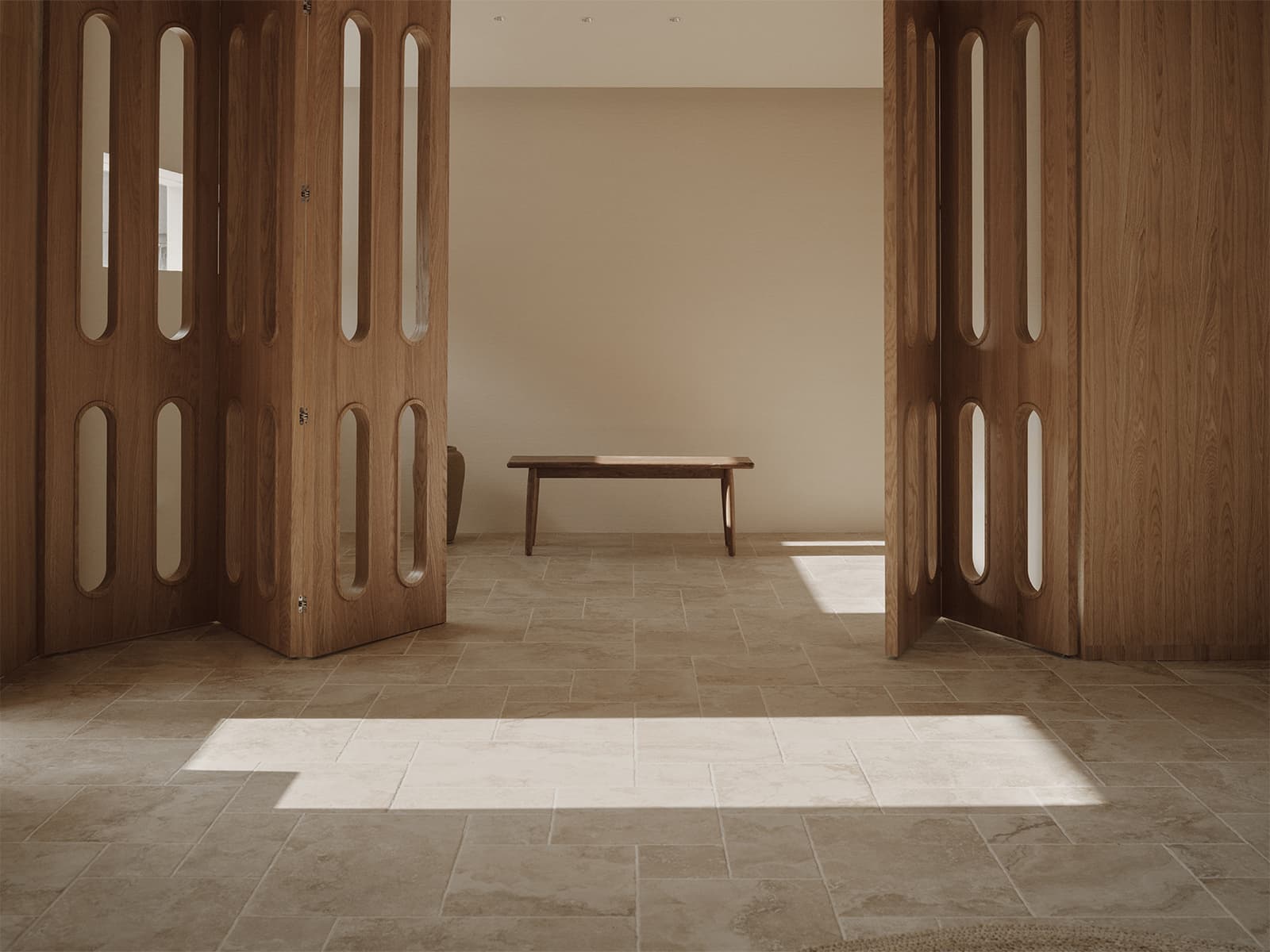 Игра светотени в интерьере трехэтажного магазина ювелирных украшений — проект студии Aurora Design