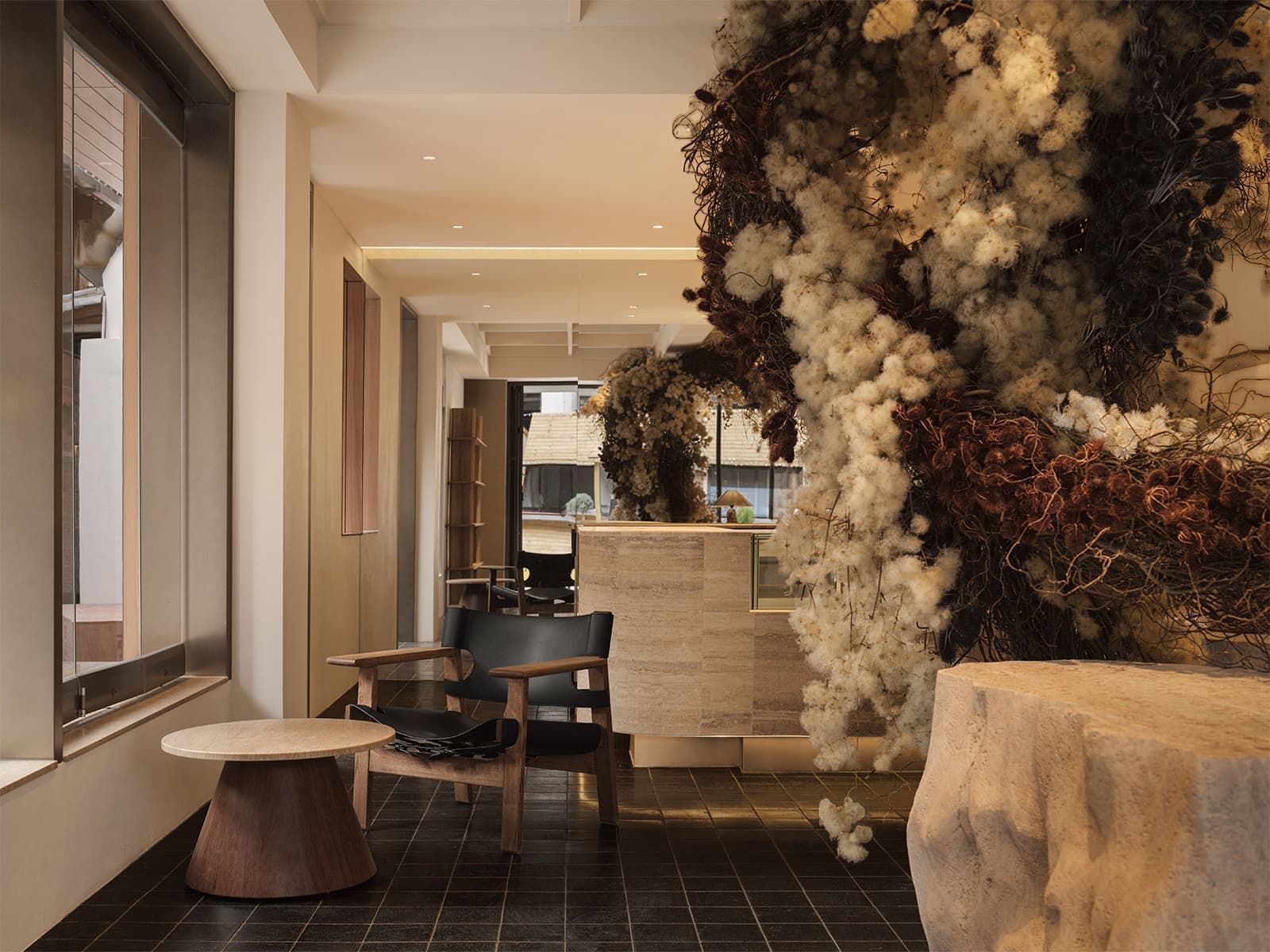 Игра светотени в интерьере трехэтажного магазина ювелирных украшений — проект студии Aurora Design