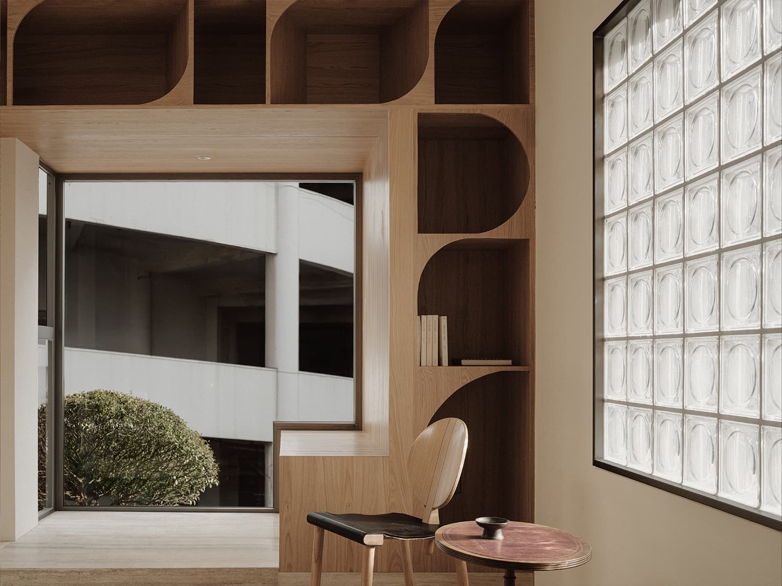 Игра светотени в интерьере трехэтажного магазина ювелирных украшений — проект студии Aurora Design