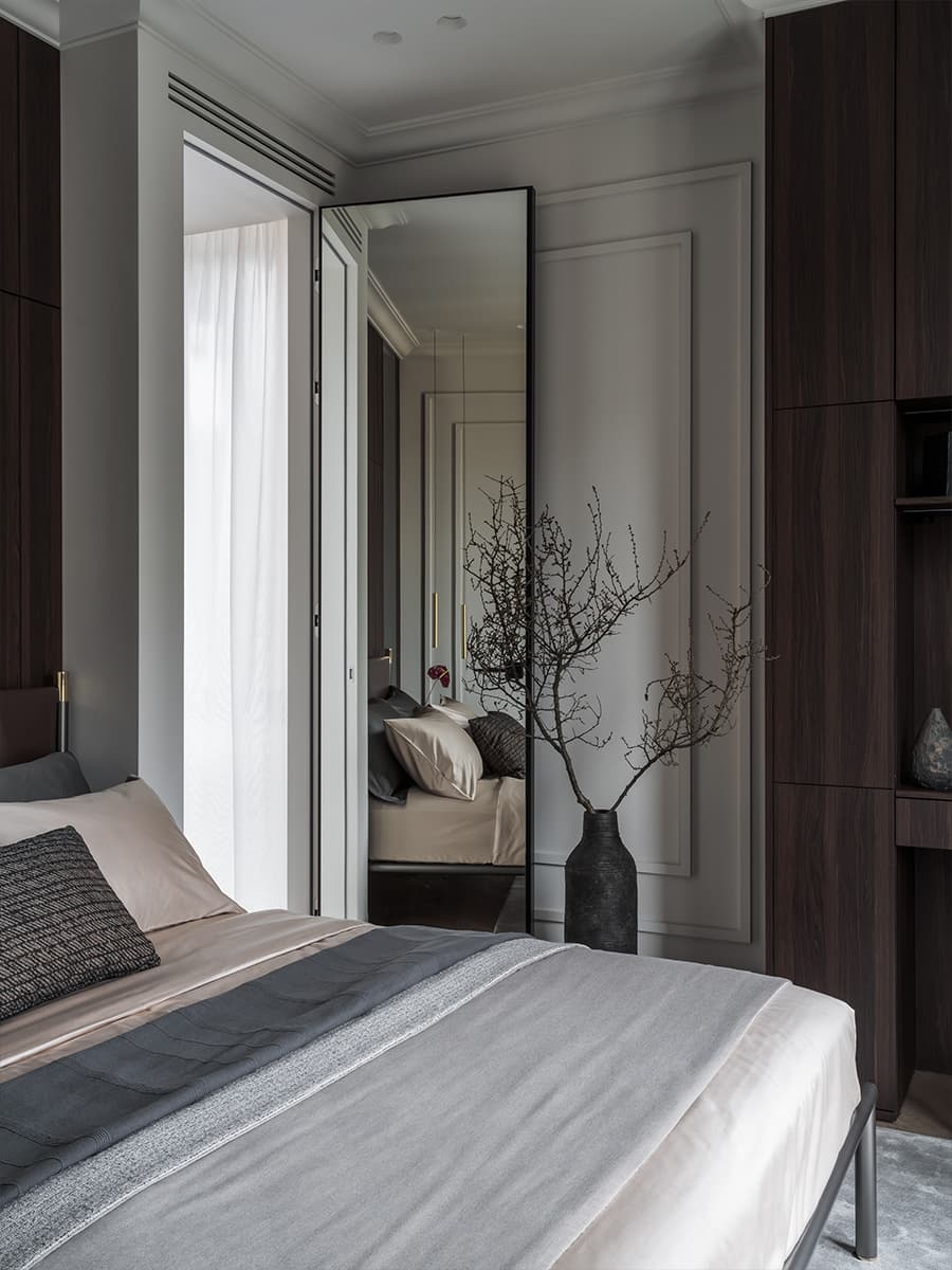 Панно по эскизам нейросети и раздельные спальни в интерьере квартиры — проект Марии Тимофеевой