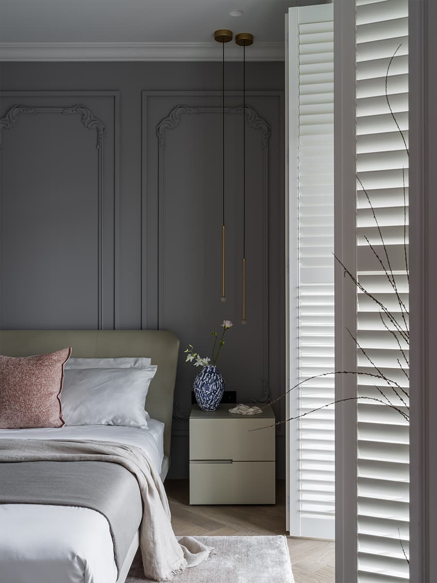 Панно по эскизам нейросети и раздельные спальни в интерьере квартиры — проект Марии Тимофеевой