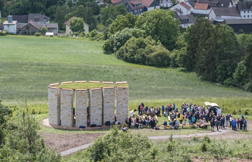 Christopher Hesse Architects построили часовню из песчаника в Германии