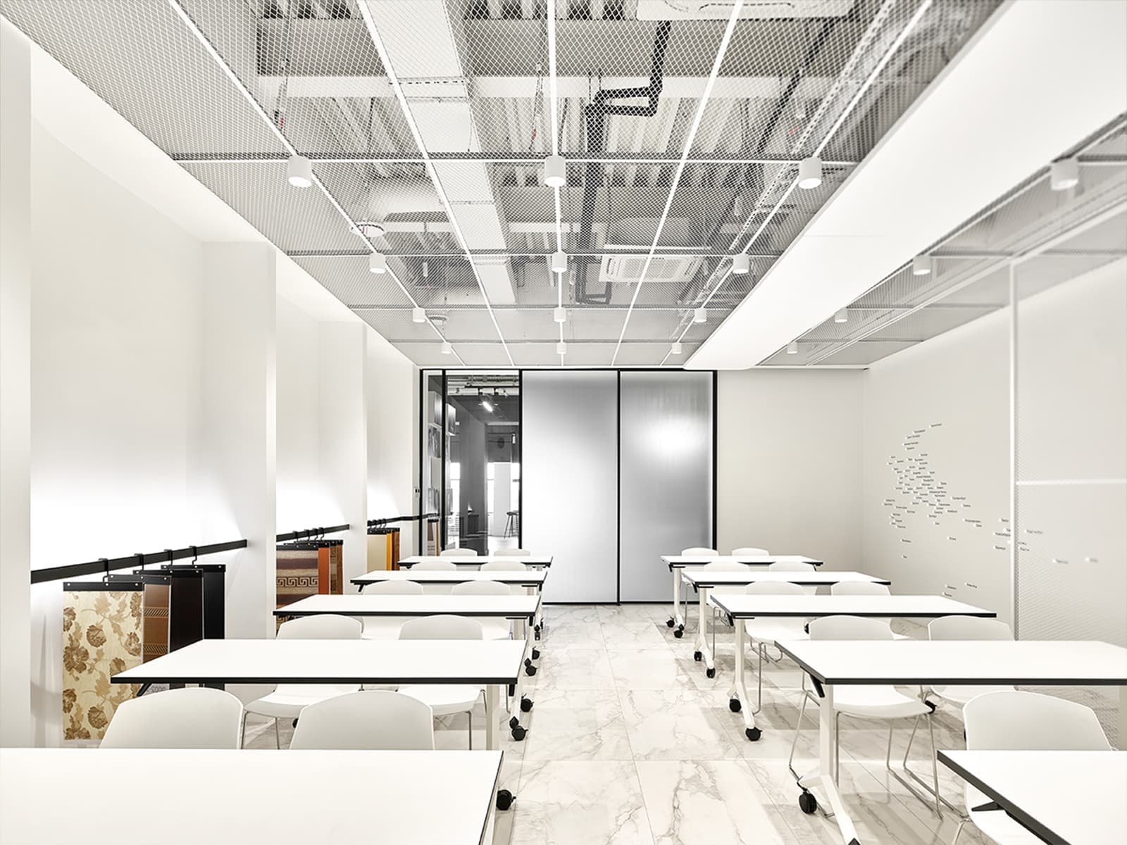 Оригинальная сенсорная концепция в интерьере офиса для текстильного холдинга — проект finoarte design bureau